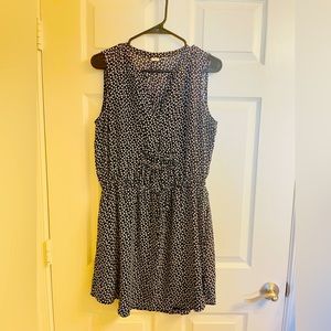 Maternity Gap floral lined dress. Navy & White. Sz M. Adjustable tie waist.